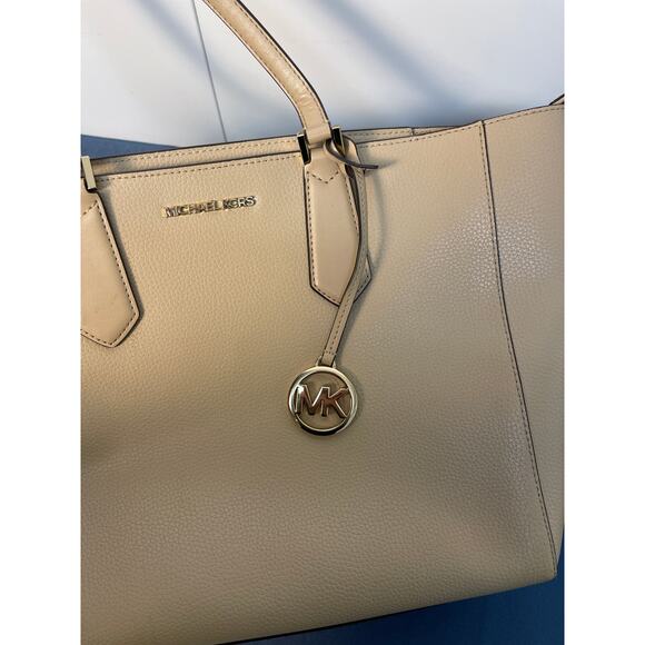 Michael Kors Women’s Large Tote Bag Color Beige - Picture 12 of 14